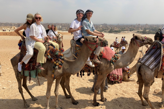 4.c på kameler i Egypten